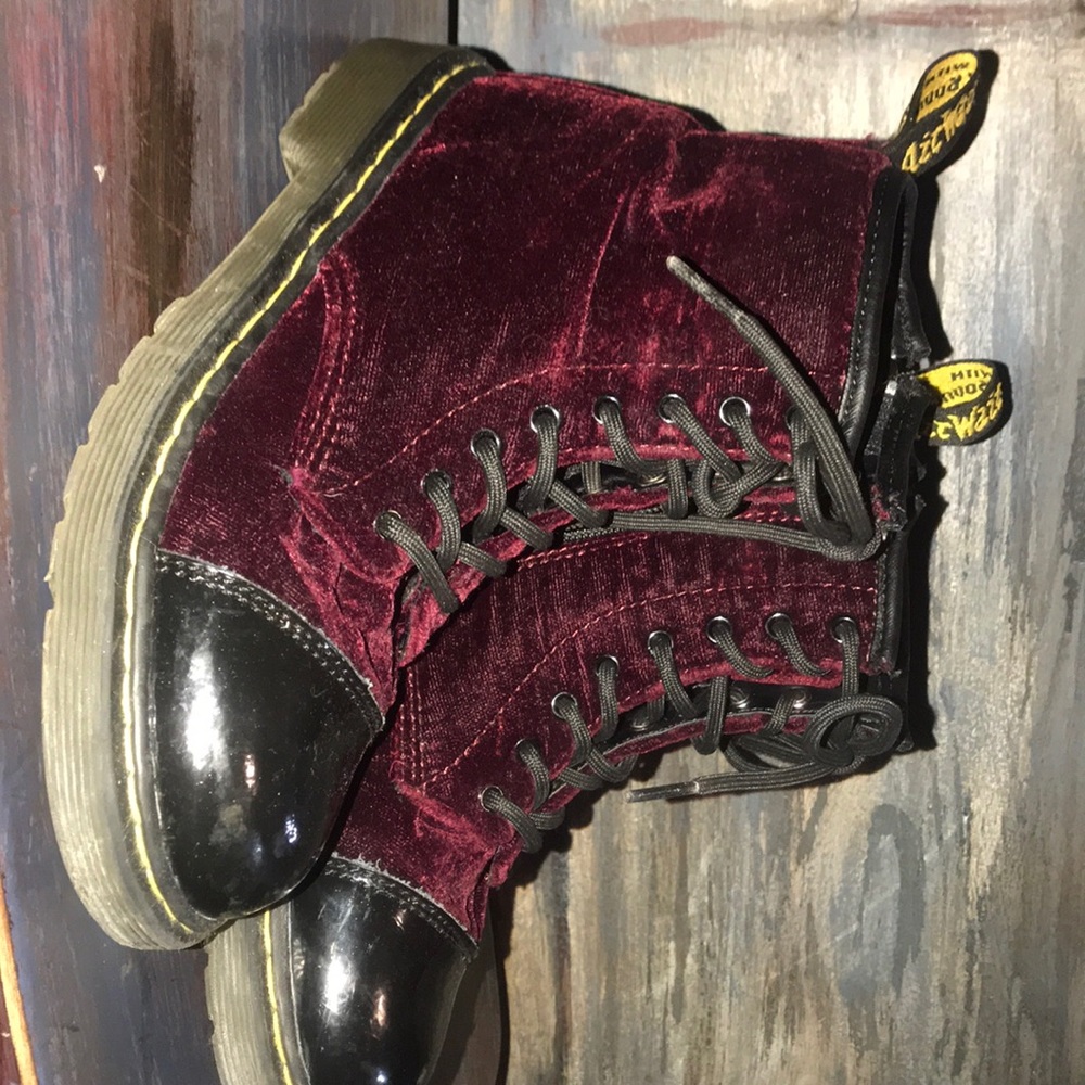 Girl’s/Kids size 2 Dr. Martins